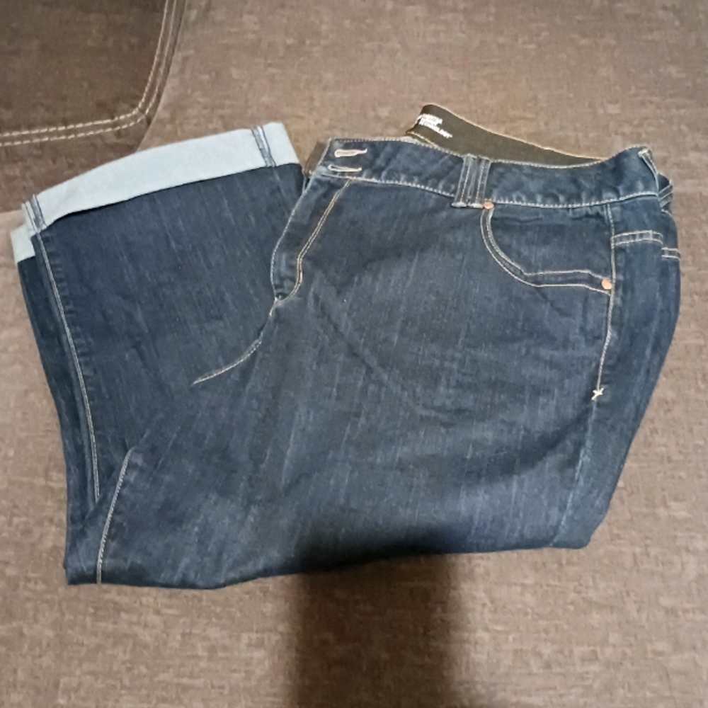 Ladies dark blue Jean Lane Bryant capris,size 26